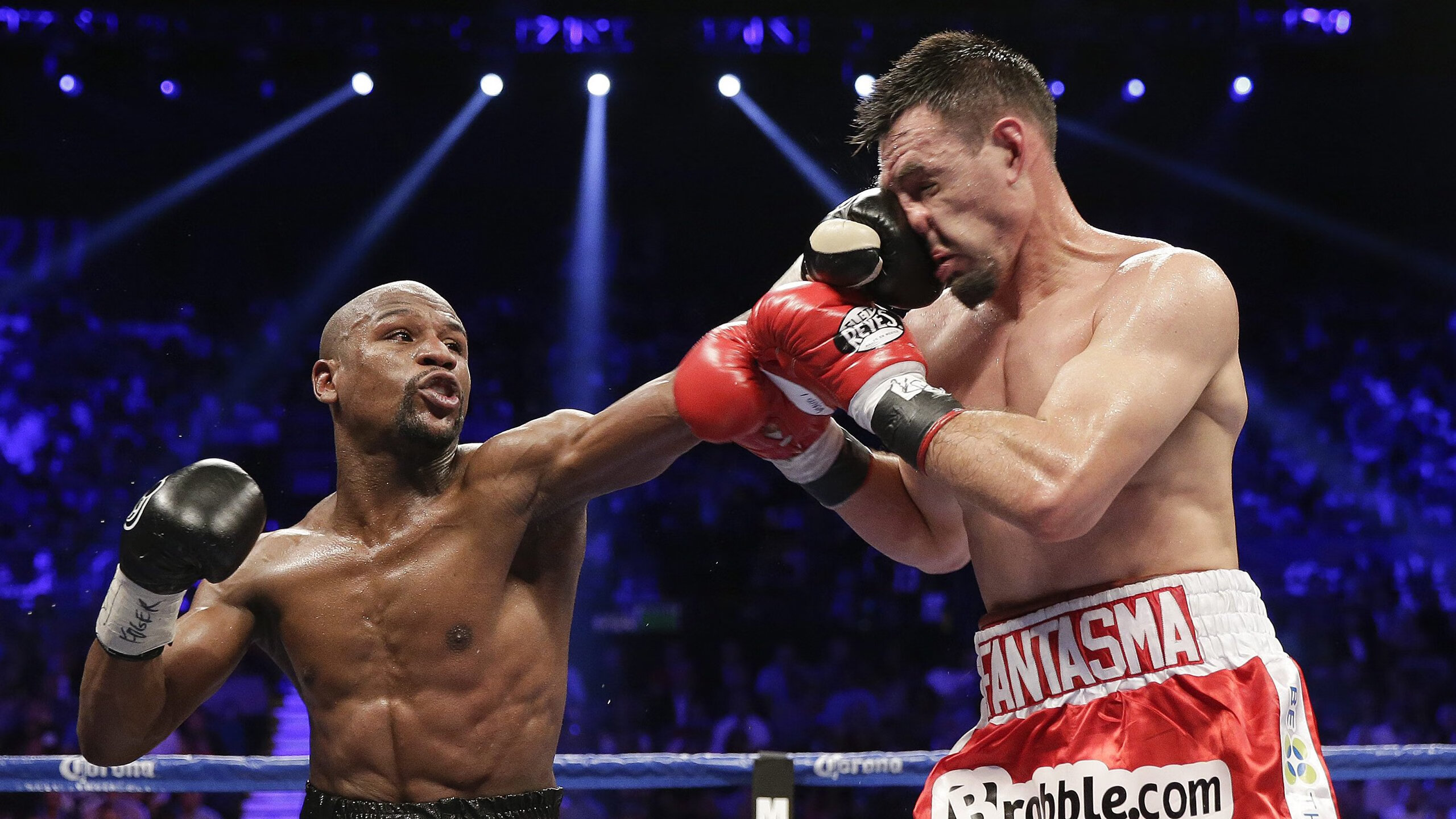 姆巴佩的跨界冠军，当足球王子在FPX赛场问鼎，他打破了什么？足球巨星跨界问鼎！姆巴佩在FPX电竞赛场打破次元壁